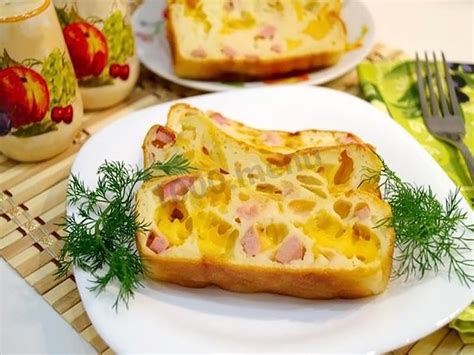 Пирог с колбасой и сыром