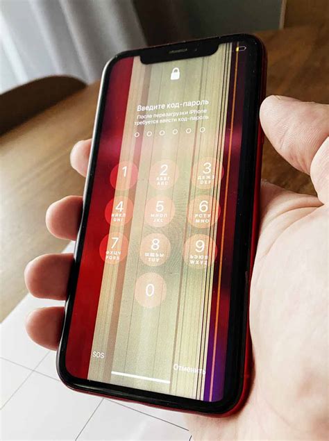 Почему на экране iPhone появляются полосы?