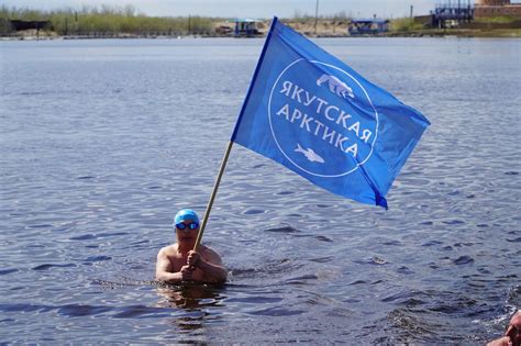 Промойте рубашку в холодной воде