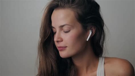 Различия между AirPods и AirPods 2