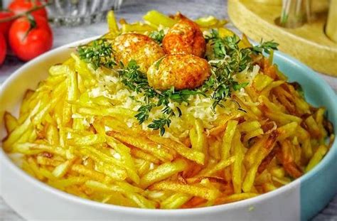 Салат с картофельным фри и огурцами