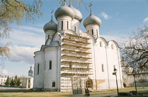 Строительство Софийского собора и развитие монастырского двора