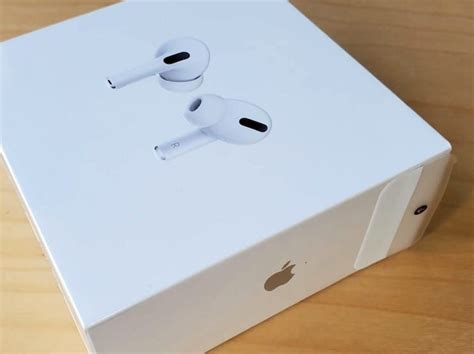 Упаковка и аксессуары оригинальных AirPods