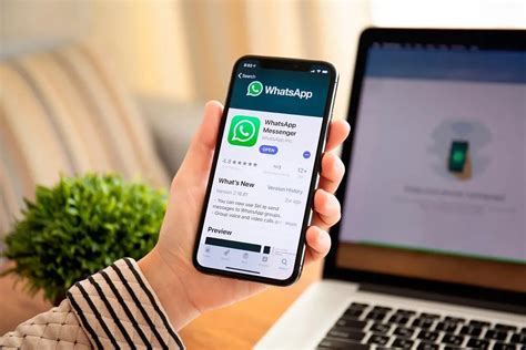 Установите приложение WhatsApp